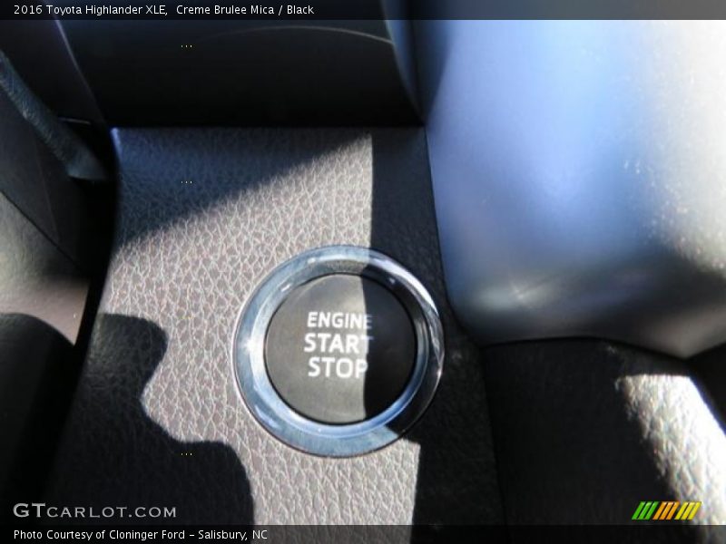 Creme Brulee Mica / Black 2016 Toyota Highlander XLE