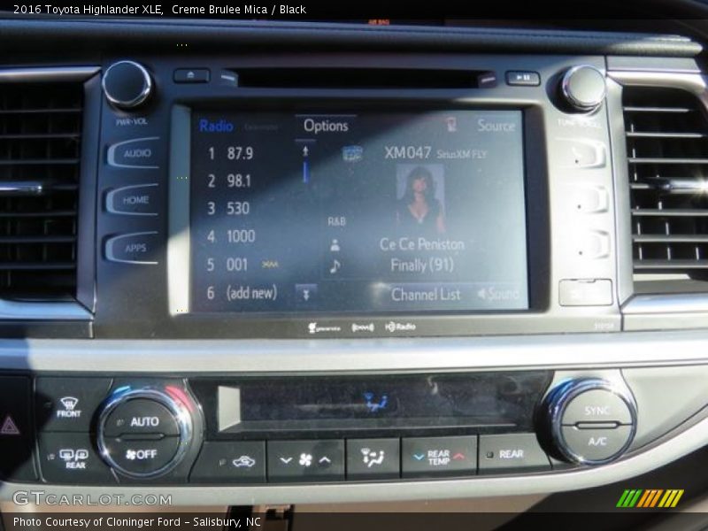 Creme Brulee Mica / Black 2016 Toyota Highlander XLE