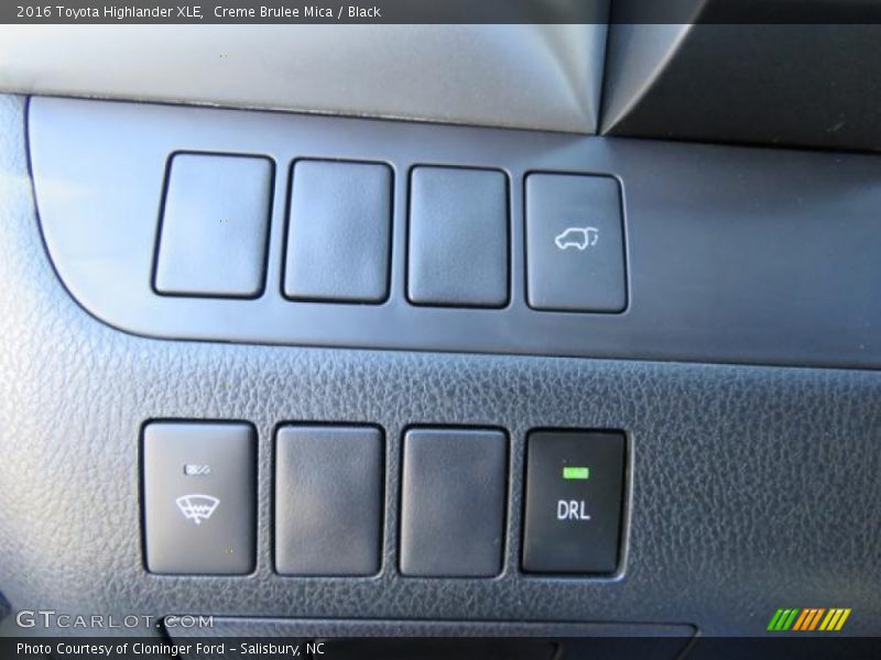 Creme Brulee Mica / Black 2016 Toyota Highlander XLE