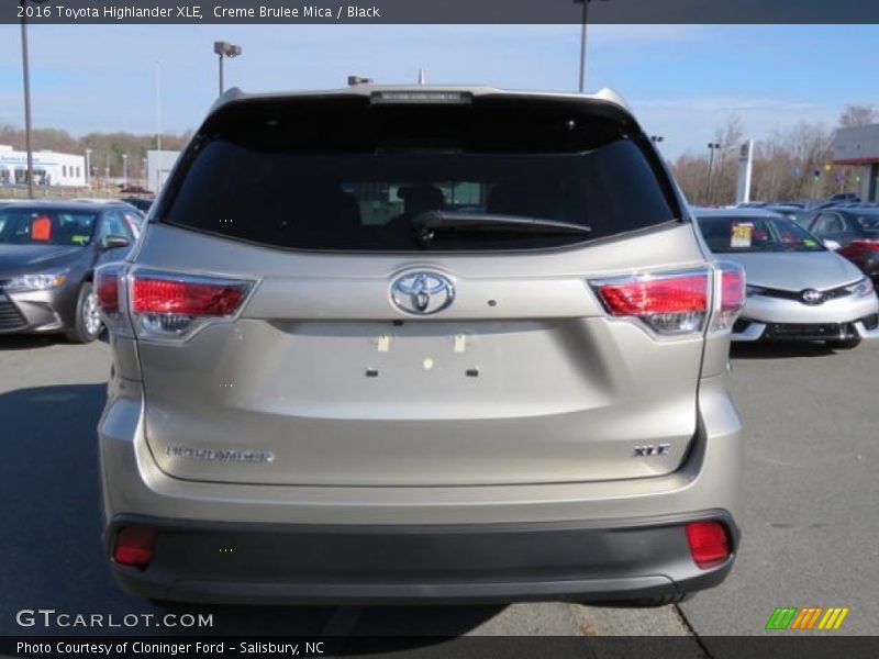 Creme Brulee Mica / Black 2016 Toyota Highlander XLE
