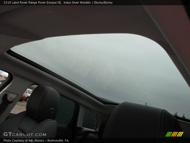 Indus Silver Metalllic / Ebony/Ebony 2016 Land Rover Range Rover Evoque SE