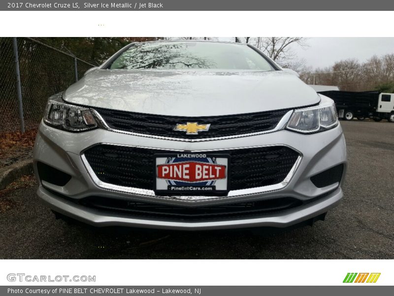 Silver Ice Metallic / Jet Black 2017 Chevrolet Cruze LS