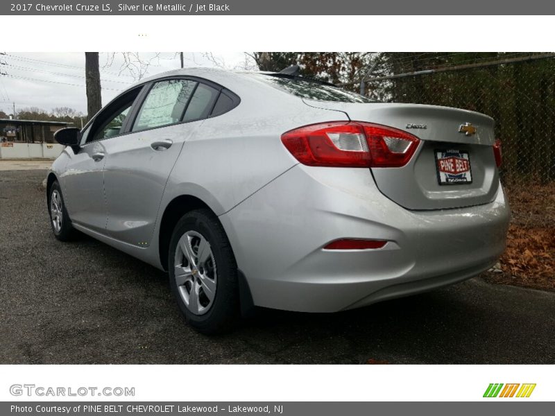 Silver Ice Metallic / Jet Black 2017 Chevrolet Cruze LS