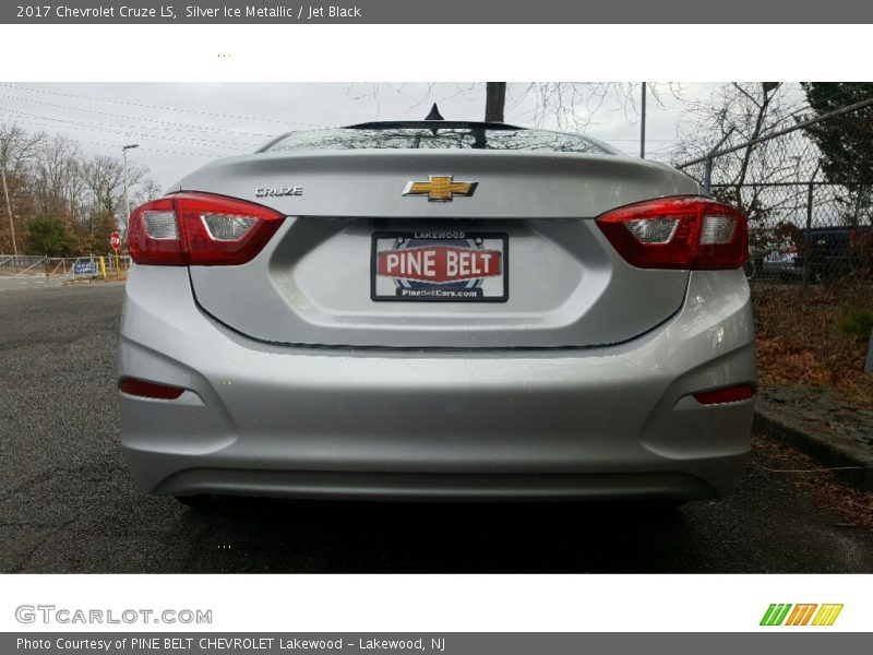 Silver Ice Metallic / Jet Black 2017 Chevrolet Cruze LS