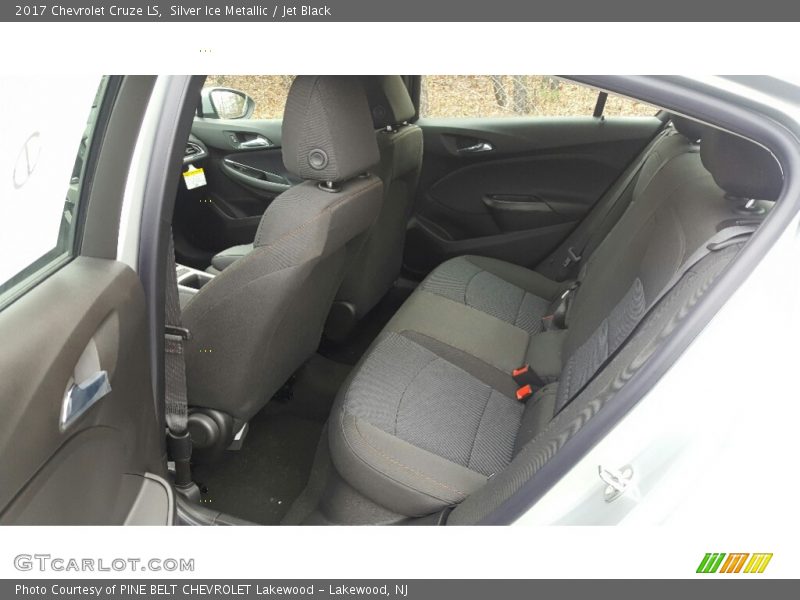 Silver Ice Metallic / Jet Black 2017 Chevrolet Cruze LS