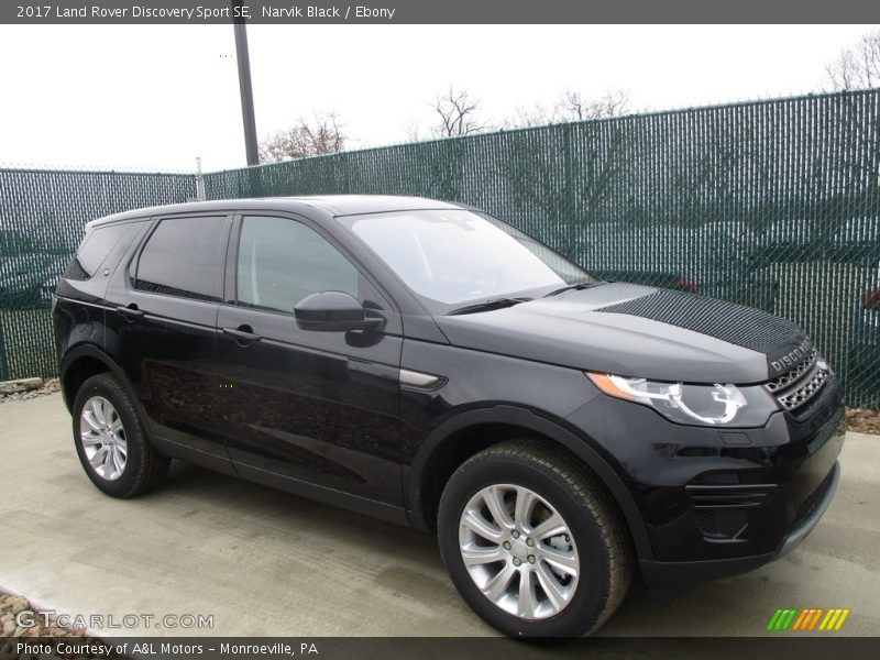 Front 3/4 View of 2017 Discovery Sport SE