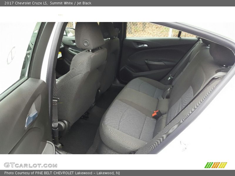 Summit White / Jet Black 2017 Chevrolet Cruze LS
