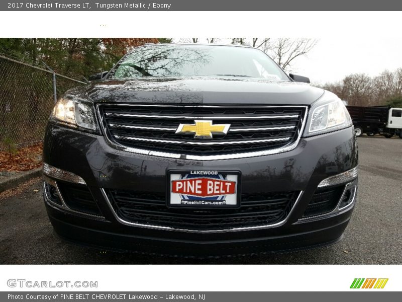 Tungsten Metallic / Ebony 2017 Chevrolet Traverse LT