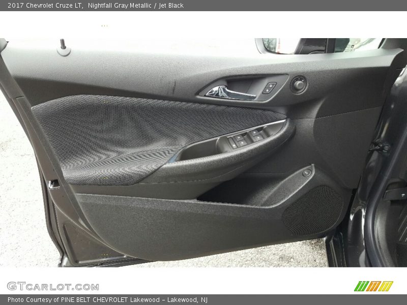 Nightfall Gray Metallic / Jet Black 2017 Chevrolet Cruze LT