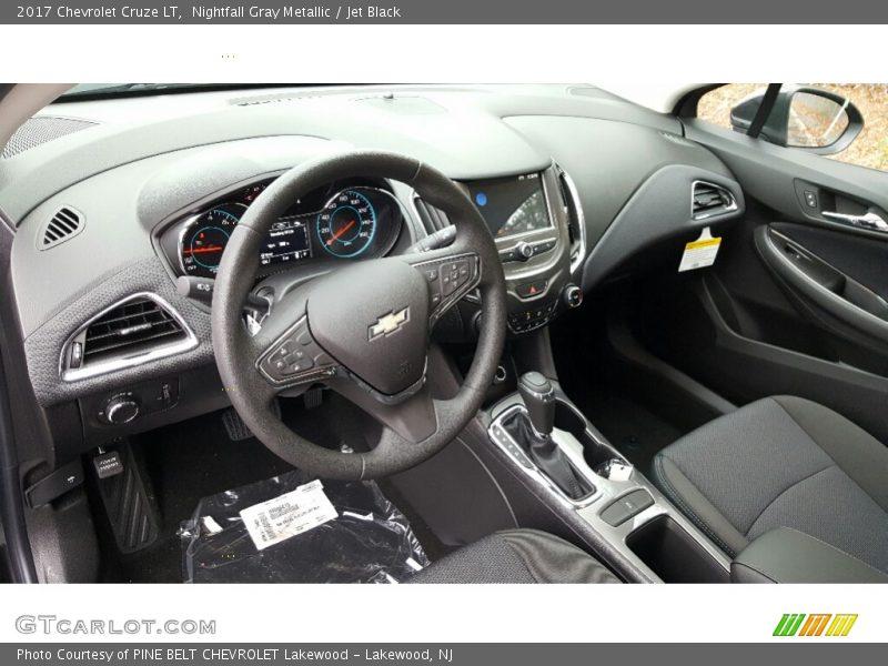 Nightfall Gray Metallic / Jet Black 2017 Chevrolet Cruze LT
