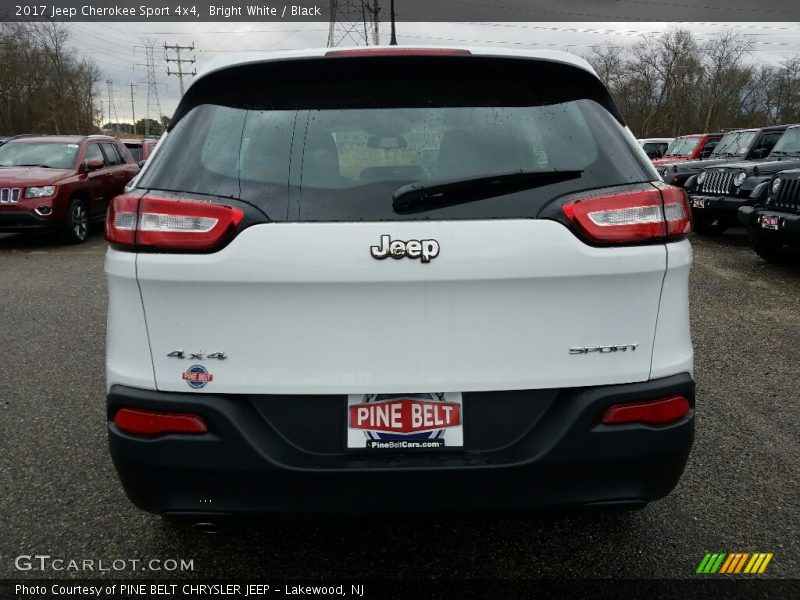 Bright White / Black 2017 Jeep Cherokee Sport 4x4