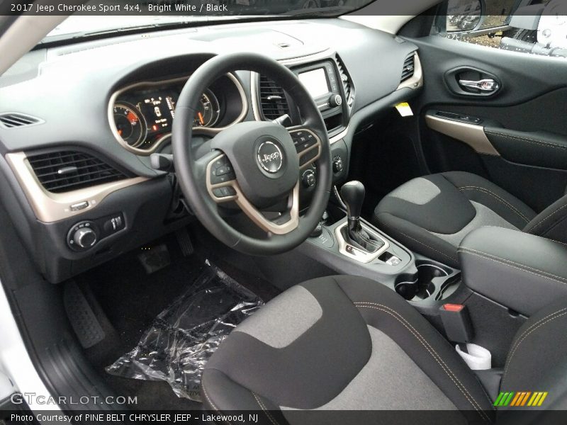 Bright White / Black 2017 Jeep Cherokee Sport 4x4