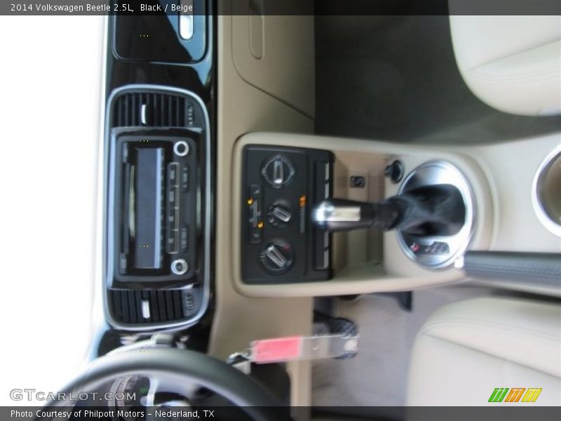 Black / Beige 2014 Volkswagen Beetle 2.5L