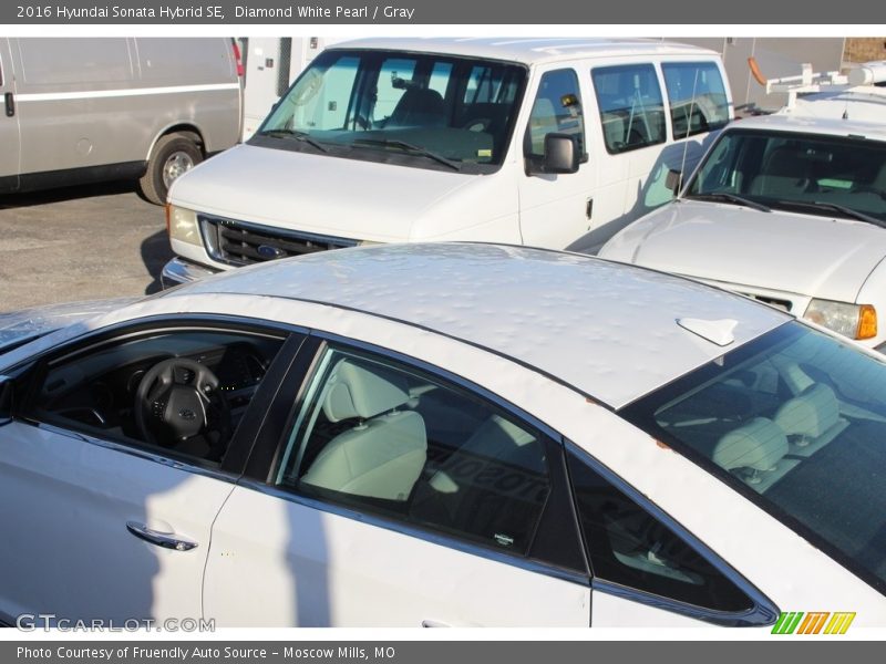 Diamond White Pearl / Gray 2016 Hyundai Sonata Hybrid SE