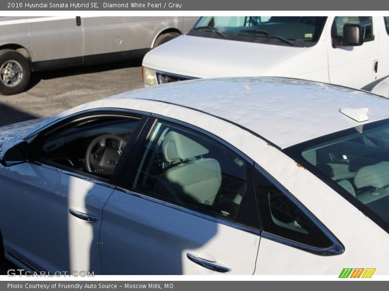 Diamond White Pearl / Gray 2016 Hyundai Sonata Hybrid SE