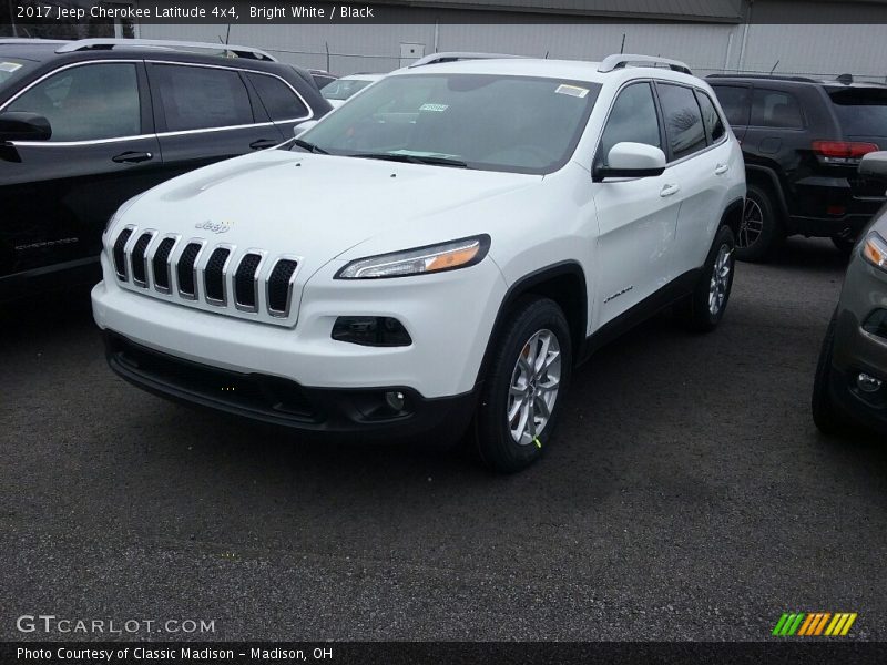Bright White / Black 2017 Jeep Cherokee Latitude 4x4