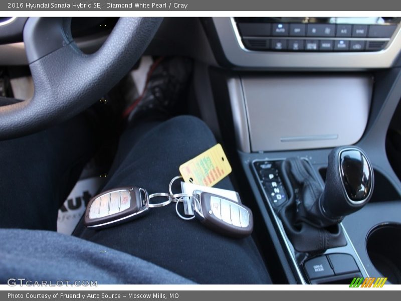 Diamond White Pearl / Gray 2016 Hyundai Sonata Hybrid SE