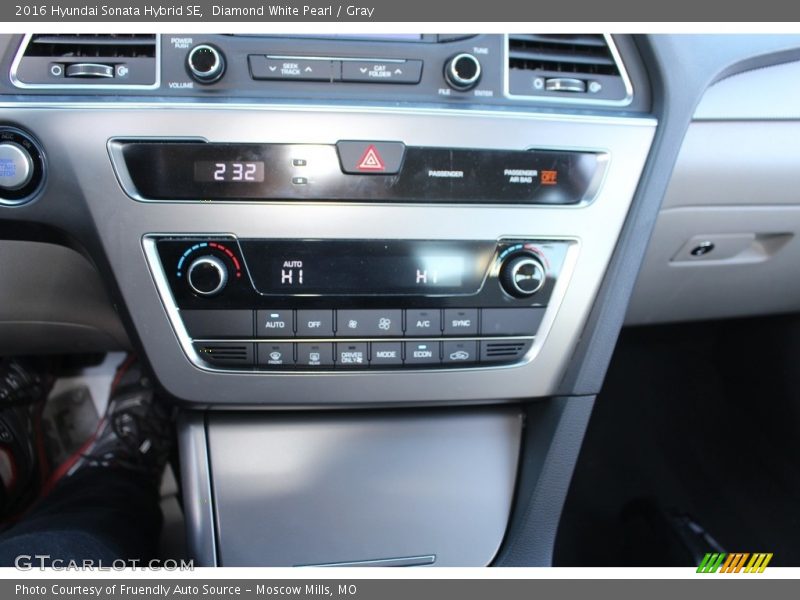 Diamond White Pearl / Gray 2016 Hyundai Sonata Hybrid SE