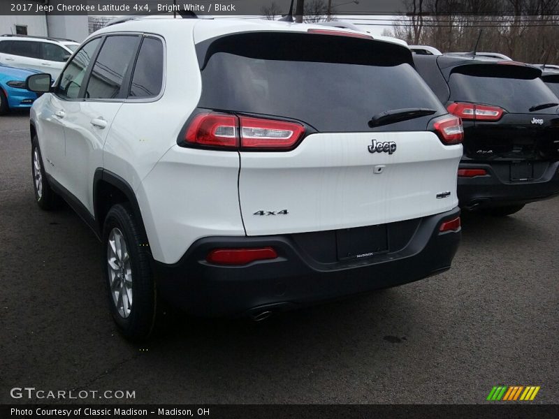 Bright White / Black 2017 Jeep Cherokee Latitude 4x4