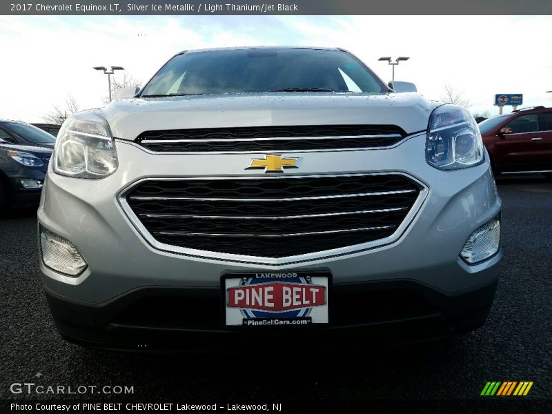 Silver Ice Metallic / Light Titanium/Jet Black 2017 Chevrolet Equinox LT