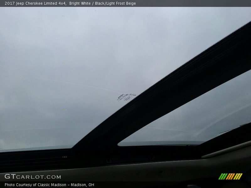 Bright White / Black/Light Frost Beige 2017 Jeep Cherokee Limited 4x4