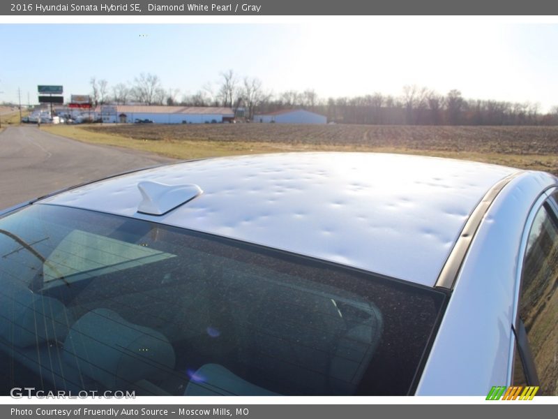 Diamond White Pearl / Gray 2016 Hyundai Sonata Hybrid SE