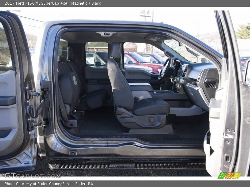 Magnetic / Black 2017 Ford F150 XL SuperCab 4x4