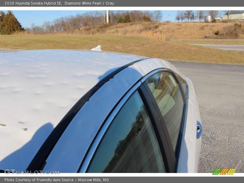 Diamond White Pearl / Gray 2016 Hyundai Sonata Hybrid SE