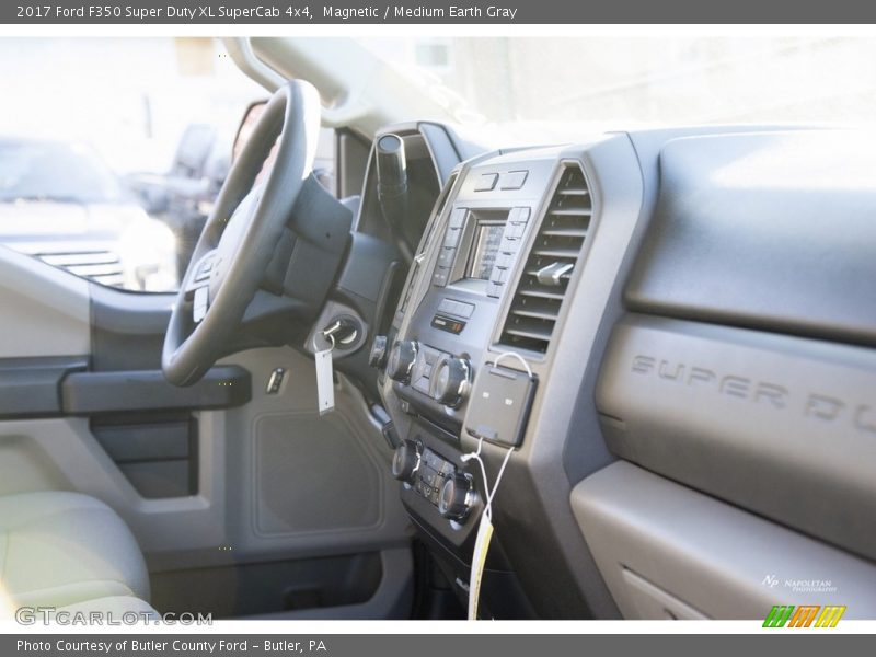 Magnetic / Medium Earth Gray 2017 Ford F350 Super Duty XL SuperCab 4x4