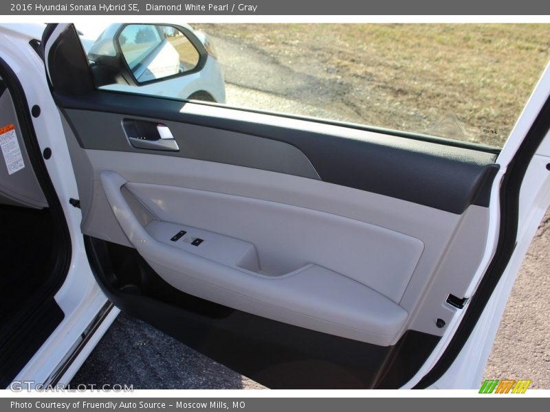 Diamond White Pearl / Gray 2016 Hyundai Sonata Hybrid SE