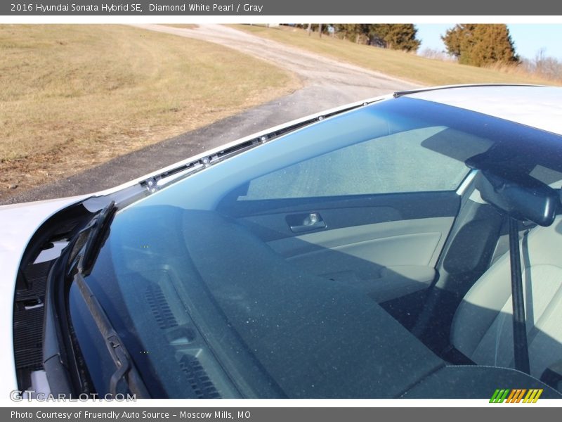 Diamond White Pearl / Gray 2016 Hyundai Sonata Hybrid SE