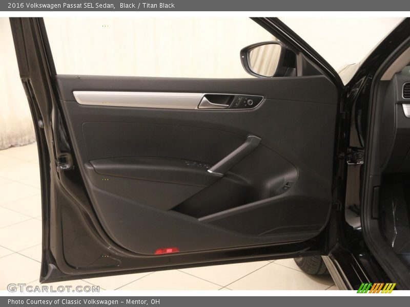 Door Panel of 2016 Passat SEL Sedan