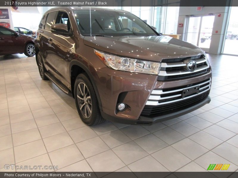 Toasted Walnut Pearl / Black 2017 Toyota Highlander XLE