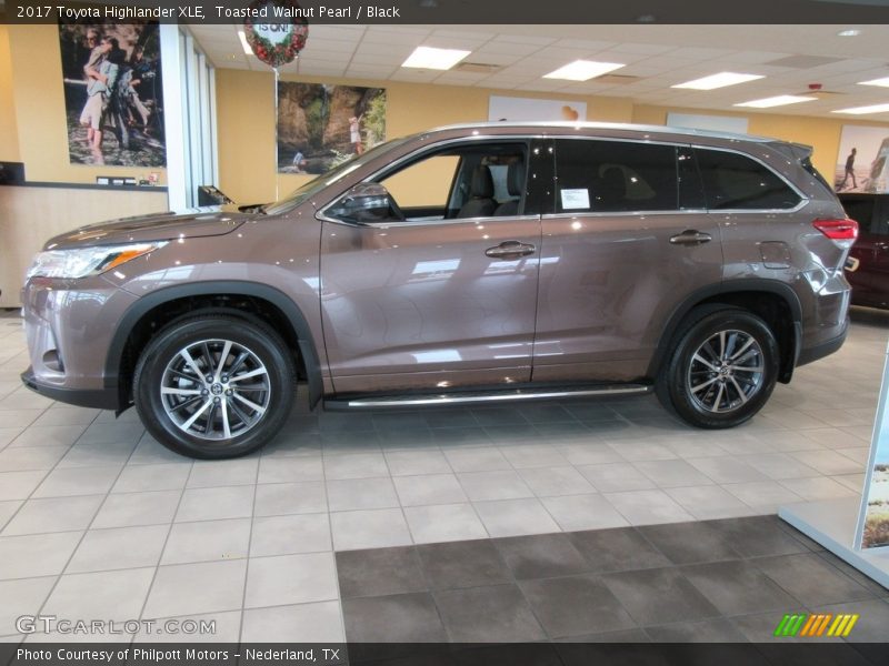 Toasted Walnut Pearl / Black 2017 Toyota Highlander XLE