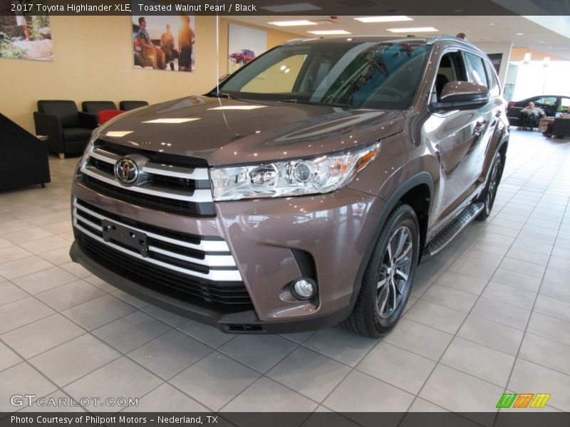 Toasted Walnut Pearl / Black 2017 Toyota Highlander XLE