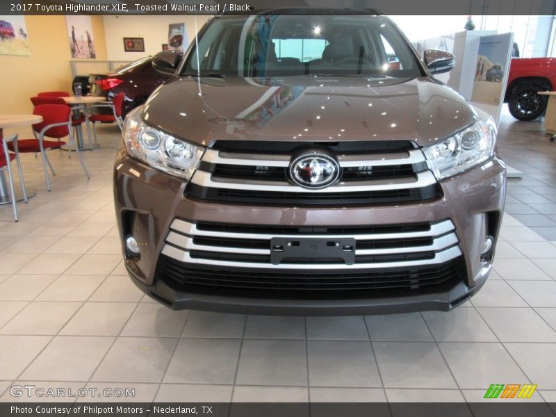 Toasted Walnut Pearl / Black 2017 Toyota Highlander XLE