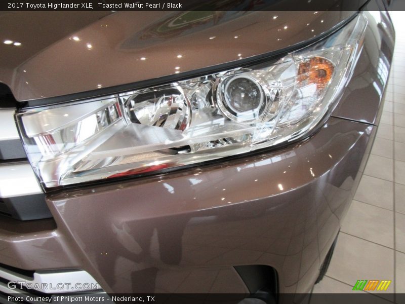 Toasted Walnut Pearl / Black 2017 Toyota Highlander XLE