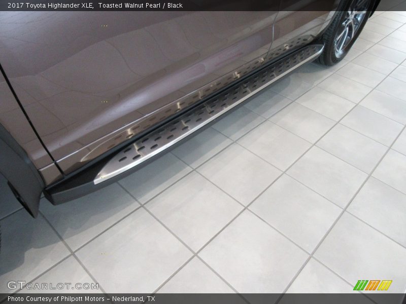 Toasted Walnut Pearl / Black 2017 Toyota Highlander XLE
