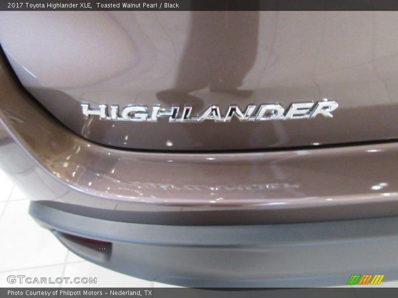 Toasted Walnut Pearl / Black 2017 Toyota Highlander XLE