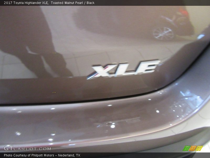 Toasted Walnut Pearl / Black 2017 Toyota Highlander XLE