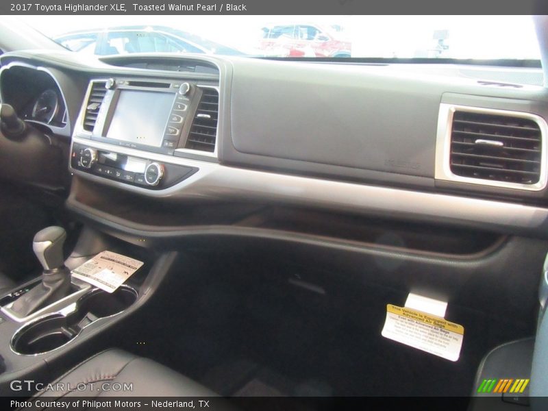 Toasted Walnut Pearl / Black 2017 Toyota Highlander XLE