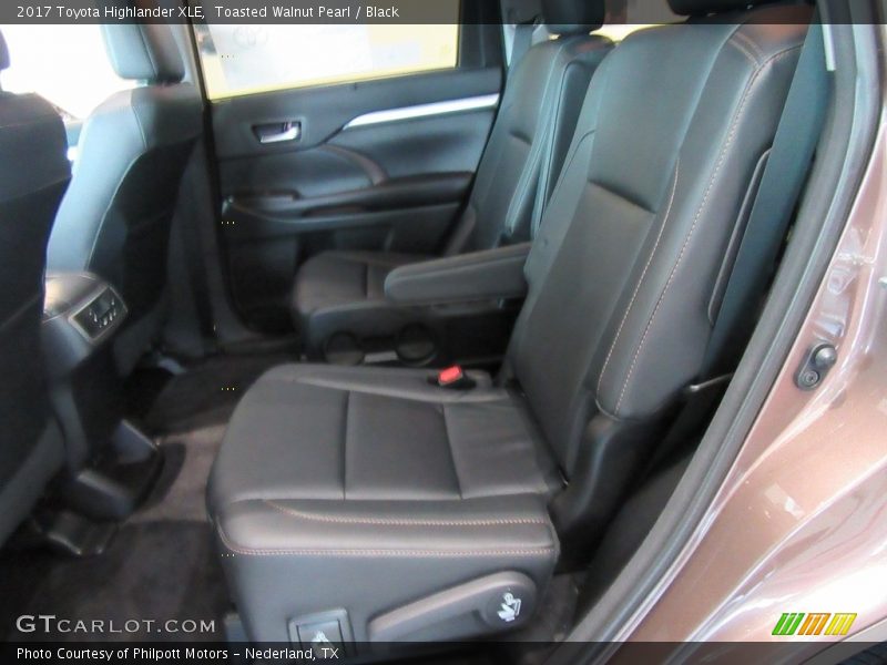 Toasted Walnut Pearl / Black 2017 Toyota Highlander XLE