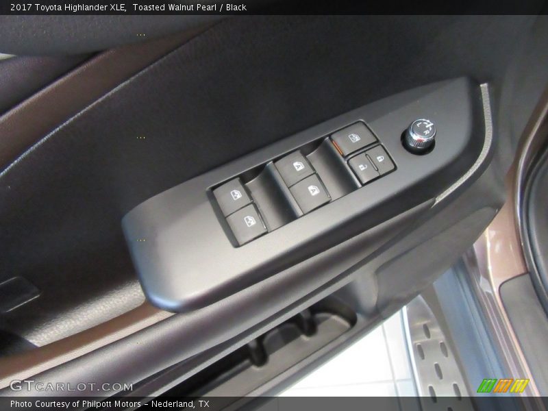 Toasted Walnut Pearl / Black 2017 Toyota Highlander XLE