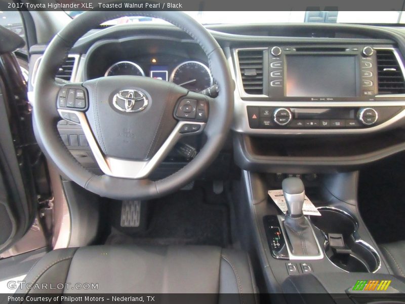 Toasted Walnut Pearl / Black 2017 Toyota Highlander XLE