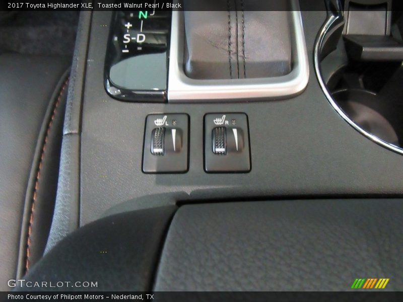 Toasted Walnut Pearl / Black 2017 Toyota Highlander XLE