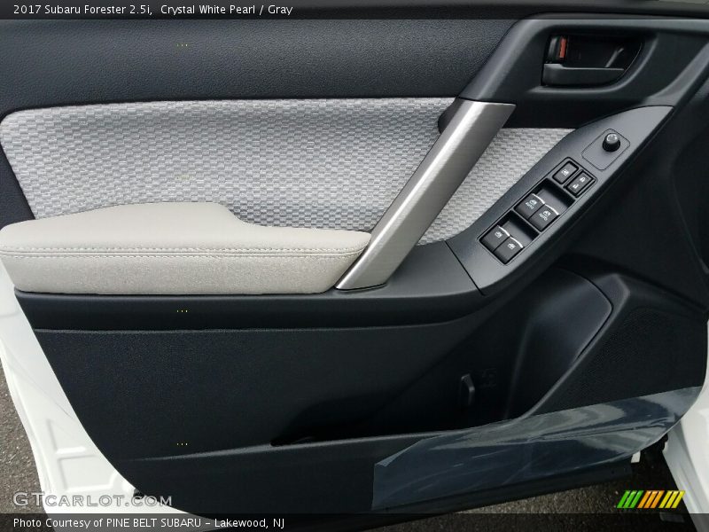 Crystal White Pearl / Gray 2017 Subaru Forester 2.5i