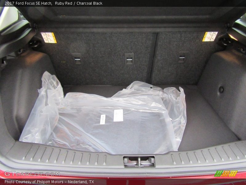 Ruby Red / Charcoal Black 2017 Ford Focus SE Hatch