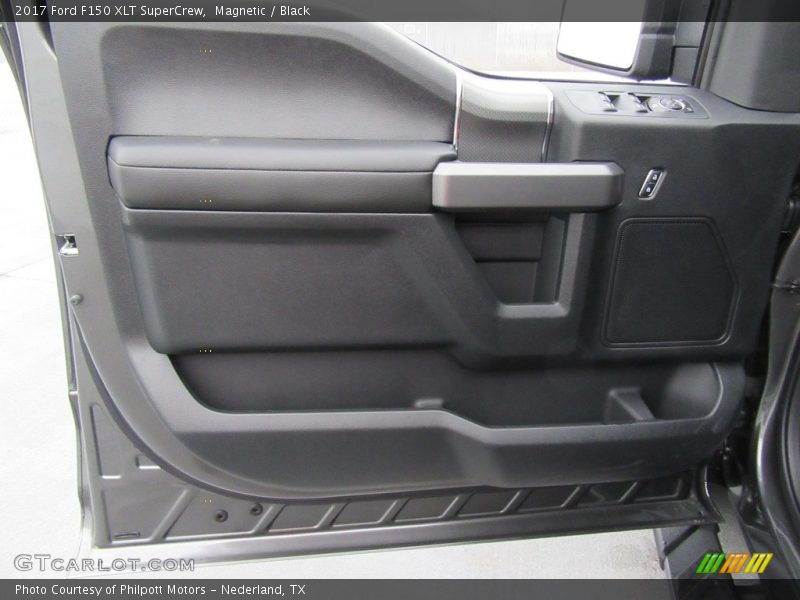Magnetic / Black 2017 Ford F150 XLT SuperCrew