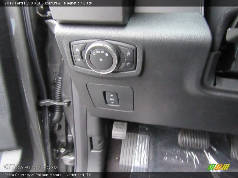 Magnetic / Black 2017 Ford F150 XLT SuperCrew