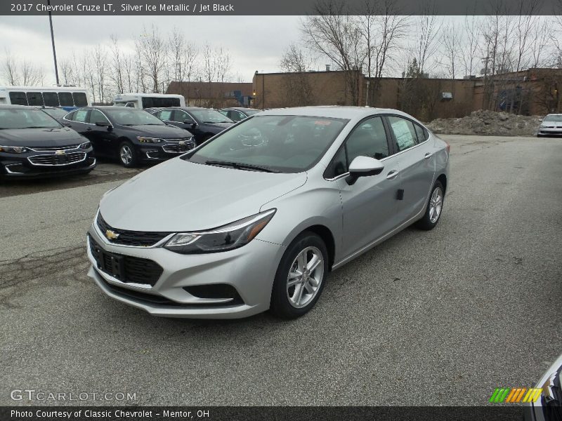 Silver Ice Metallic / Jet Black 2017 Chevrolet Cruze LT